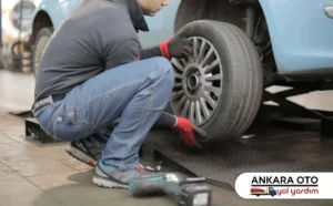 Teknisyenin otomobil tekerini yerinde takması
